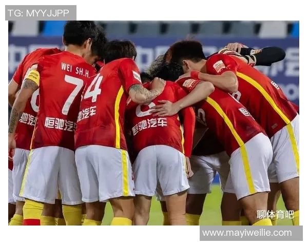 南京足球队在邀请赛中以81分稳居积分榜首位，展现强劲实力