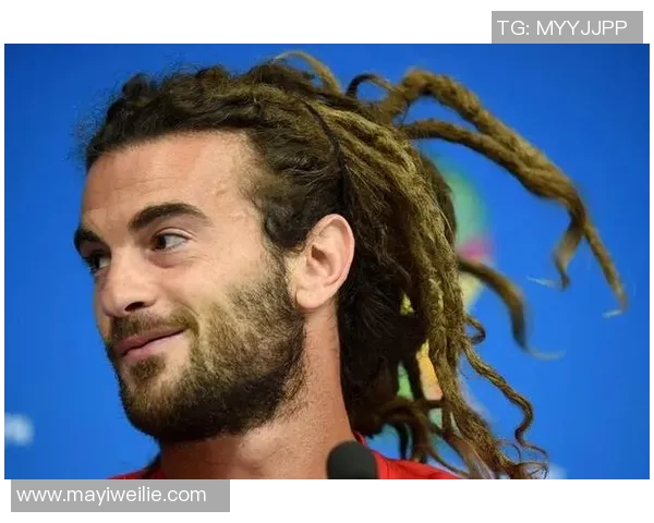 足球明星发型师揭秘如何打造球场上最炫酷的发型与风格 足球明星发型师揭秘如何打造球场上最炫酷的发型与风格