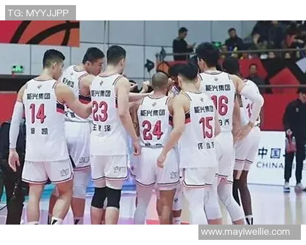 上海篮球队挑战赛精彩配合点评展现团队默契与战术执行力